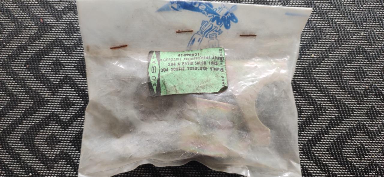 Kit de fixation échappement avant PEUGEOT 204 304 LesAnciennes.com