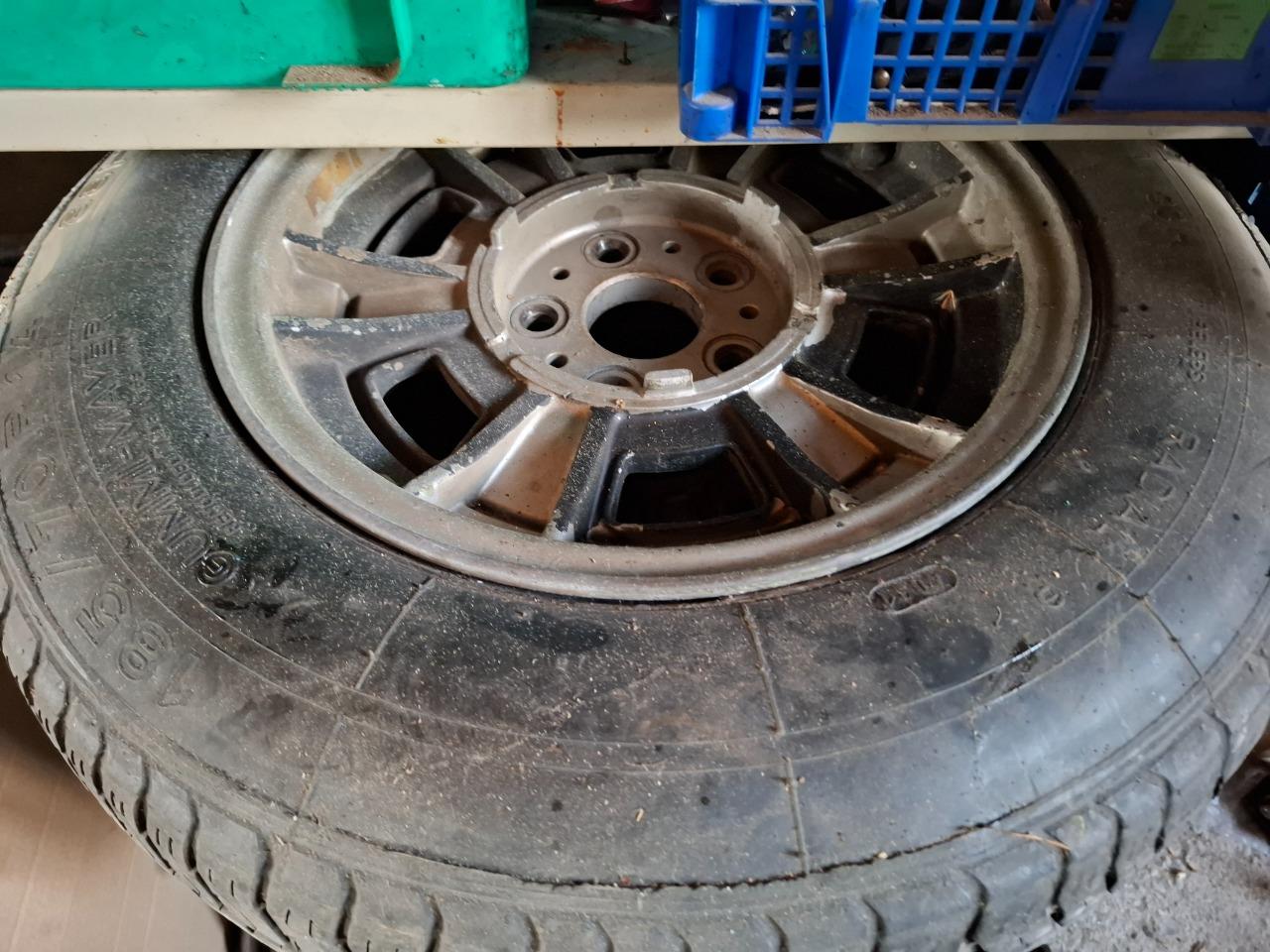 FERRARI Dino un jeu de cinq jantes magnésium LesAnciennes.com