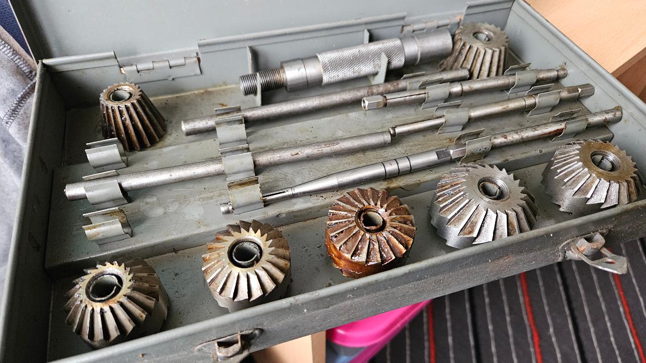 Coffret FORAX - Fraises à mains sièges soupapes LesAnciennes.com