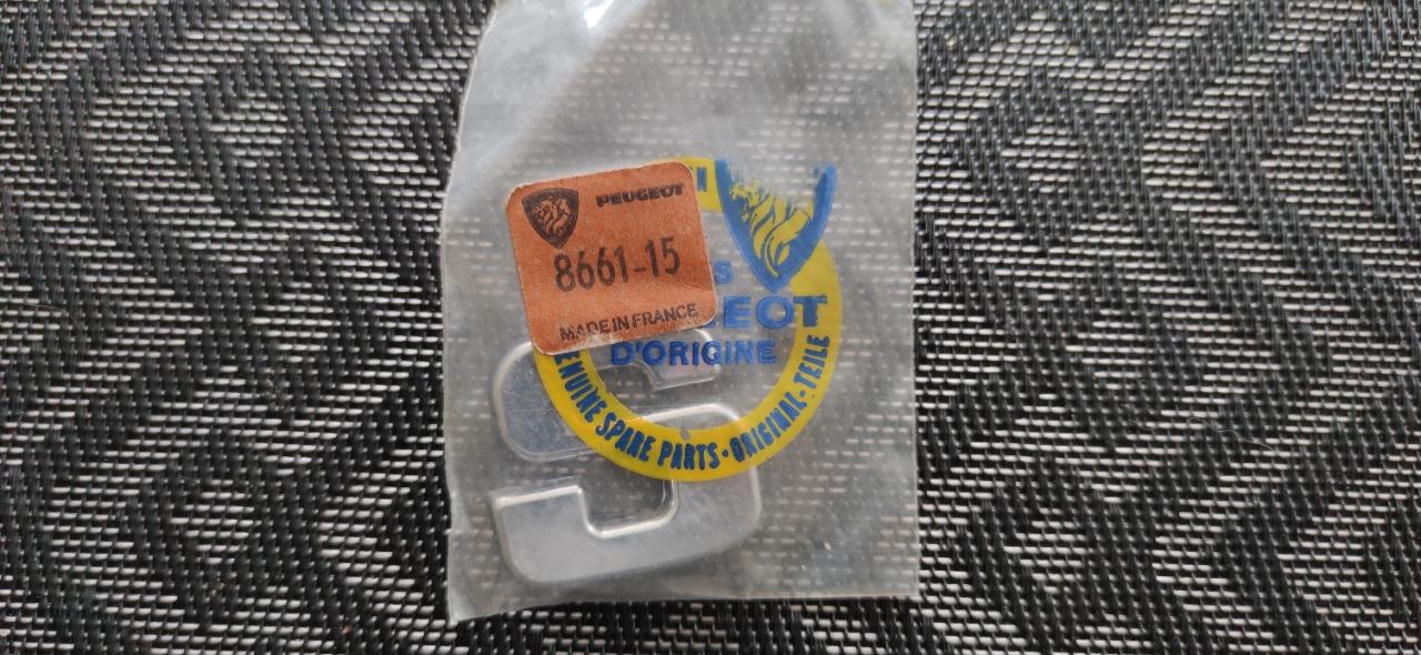 Monogramme S PEUGEOT 304 S LesAnciennes.com