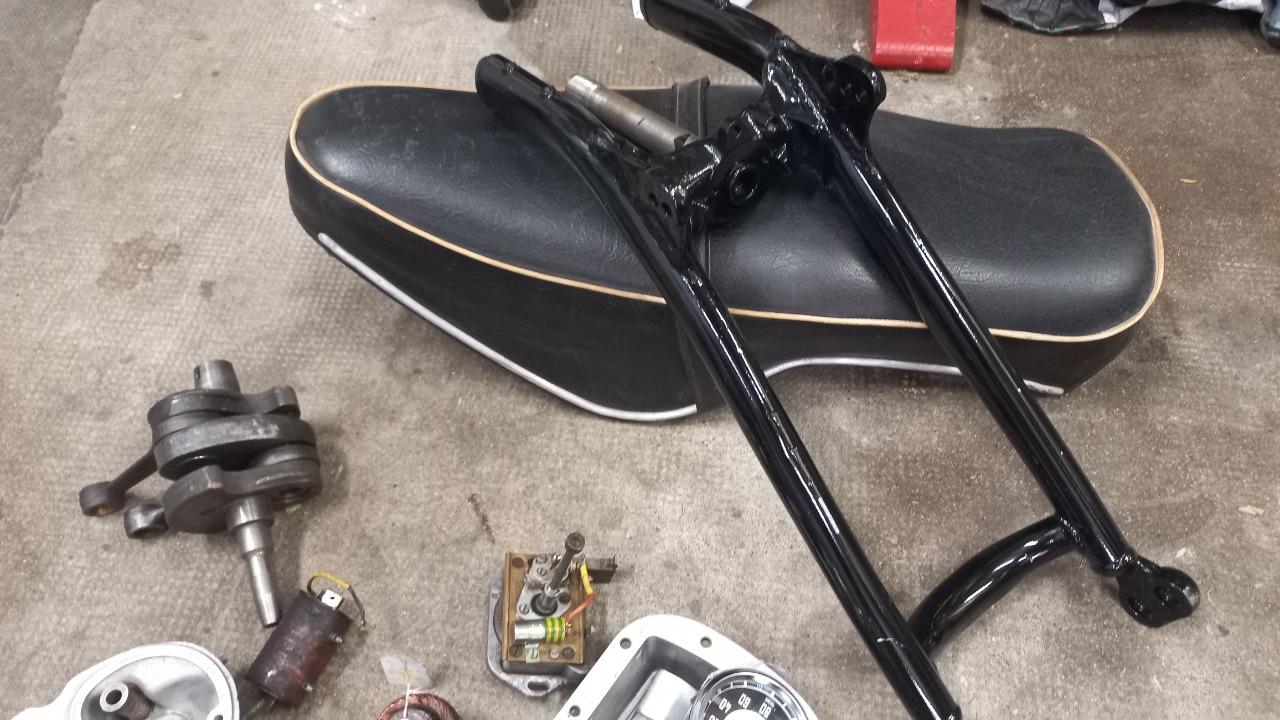 Lot de pièces BMW R50 /2 LesAnciennes.com