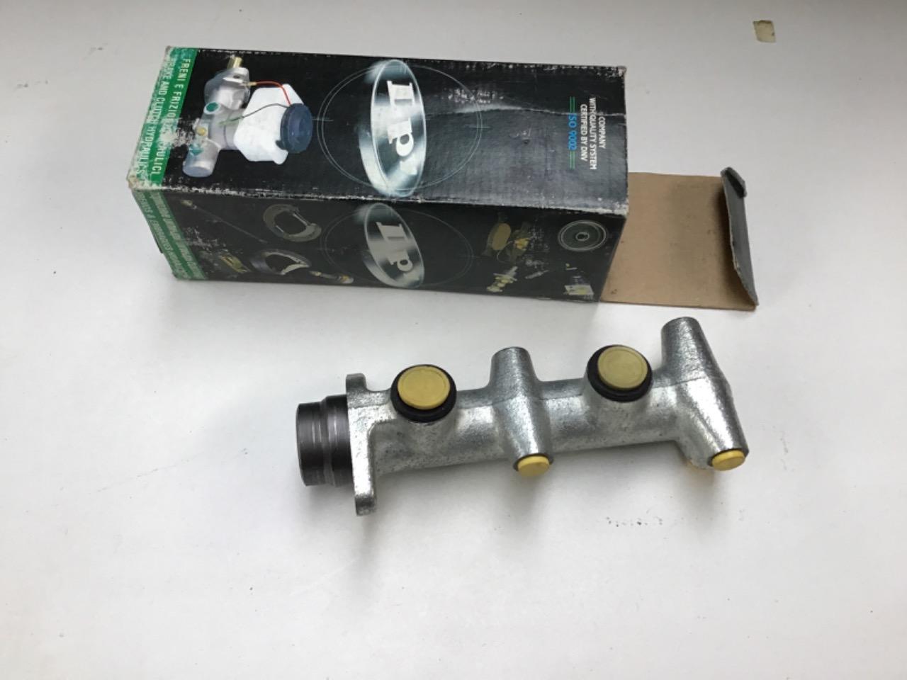 MAÎTRE CYLINDRE NEUF FORD SIERRA LesAnciennes.com