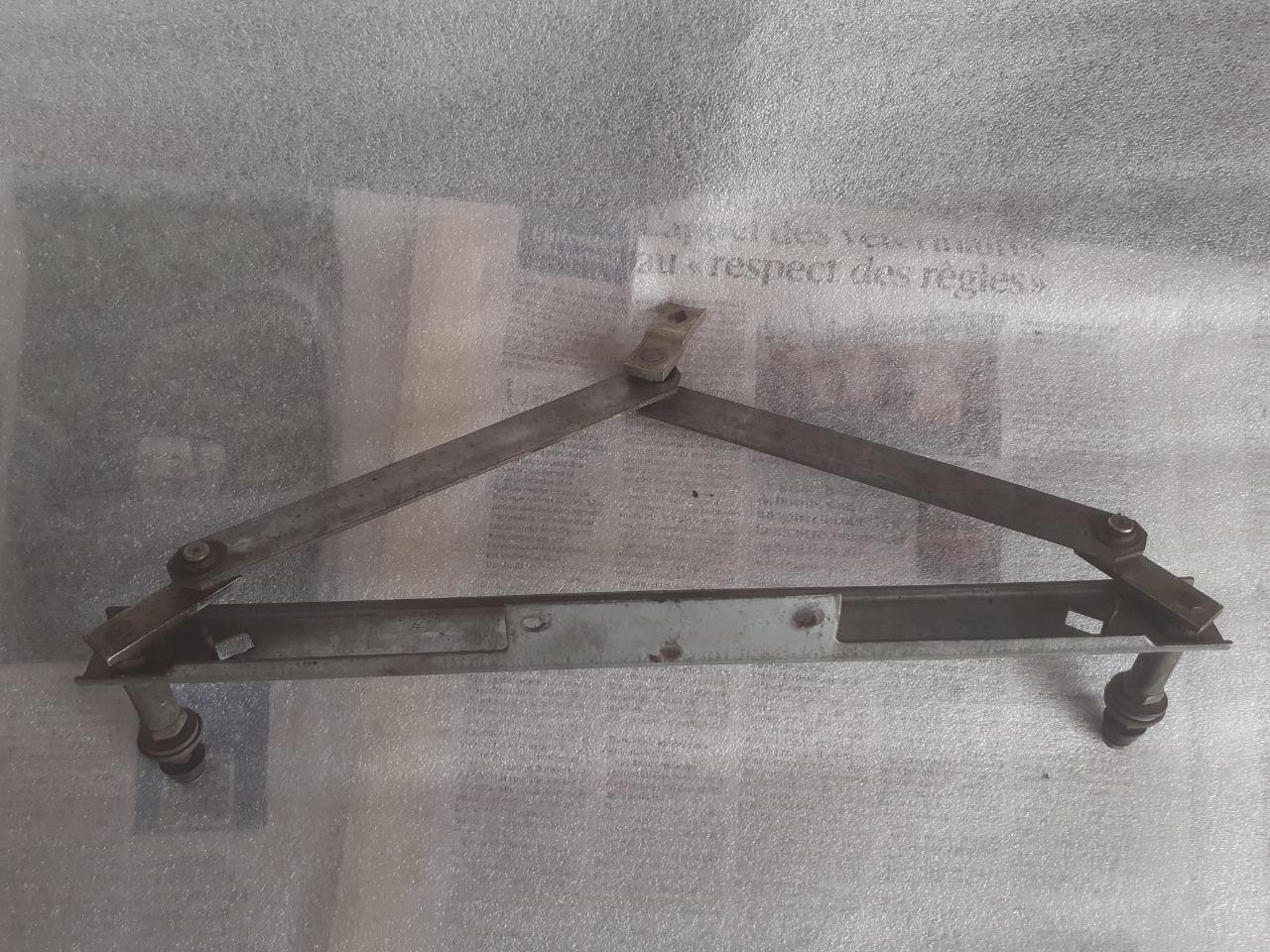 Tringlerie essuie glace RENAULT 4L (R4L) LesAnciennes.com