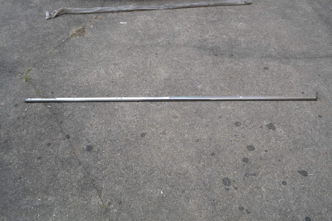 Baguette bas de caisse G PEUGEOT 604, 2015mm LesAnciennes.com