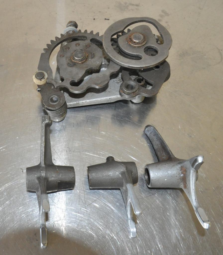 Mécanisme sélection et fourchettes BMW R100 RS LesAnciennes.com