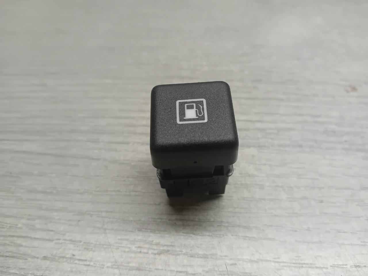 82417278 INTERUPTEUR TRAPPE A ESSENCE FIAT CROMA LesAnciennes.com