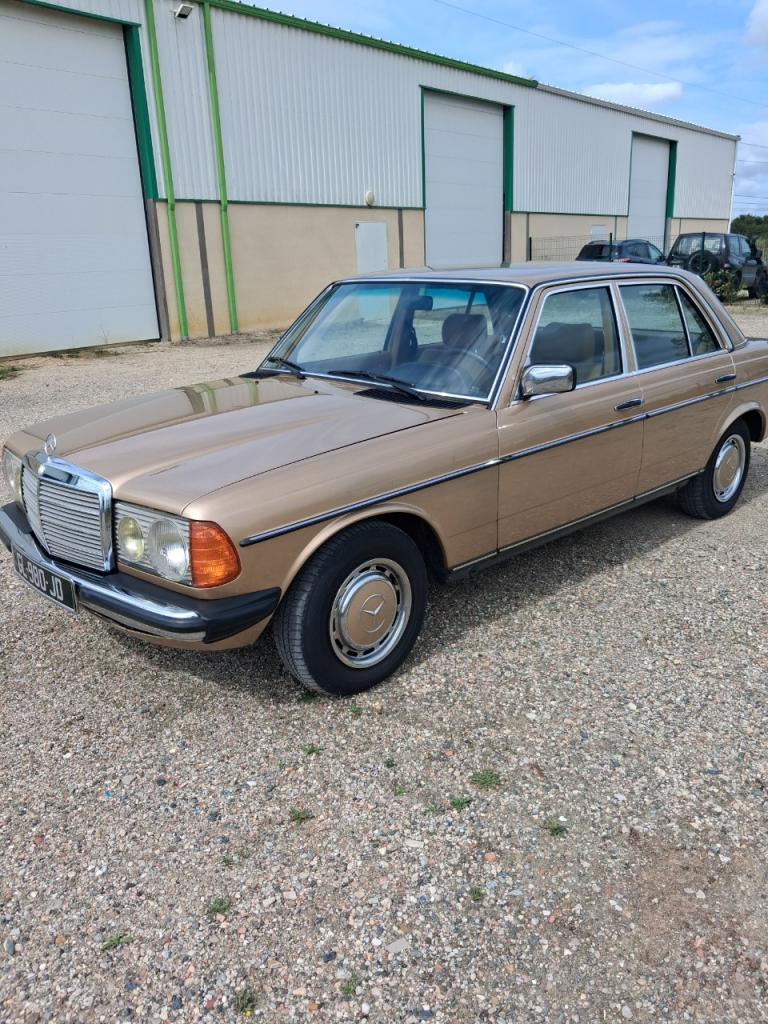 MERCEDES 200 berline w123 - 1982 LesAnciennes.com