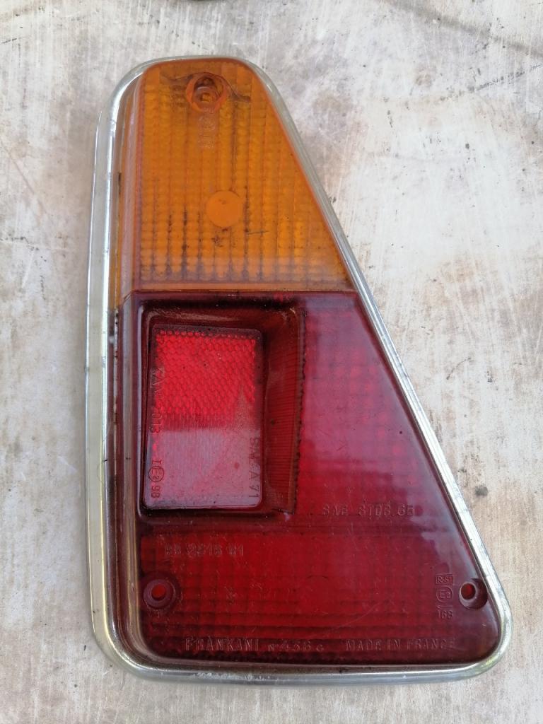 Cabochon de feux PEUGEOT 204/304 Break LesAnciennes.com