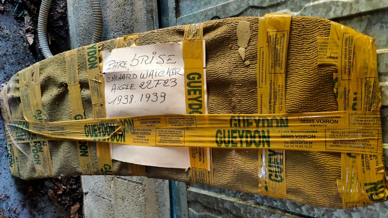 Pare-brise Chenard et Walcker Aigle 22F23 de 1938/ LesAnciennes.com