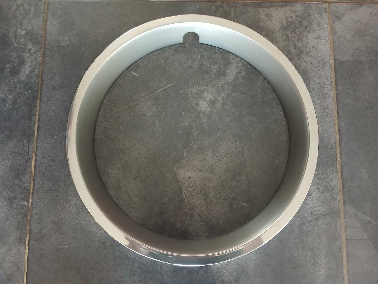 Couronne d'enjoliveur PEUGEOT 604 SL LesAnciennes.com