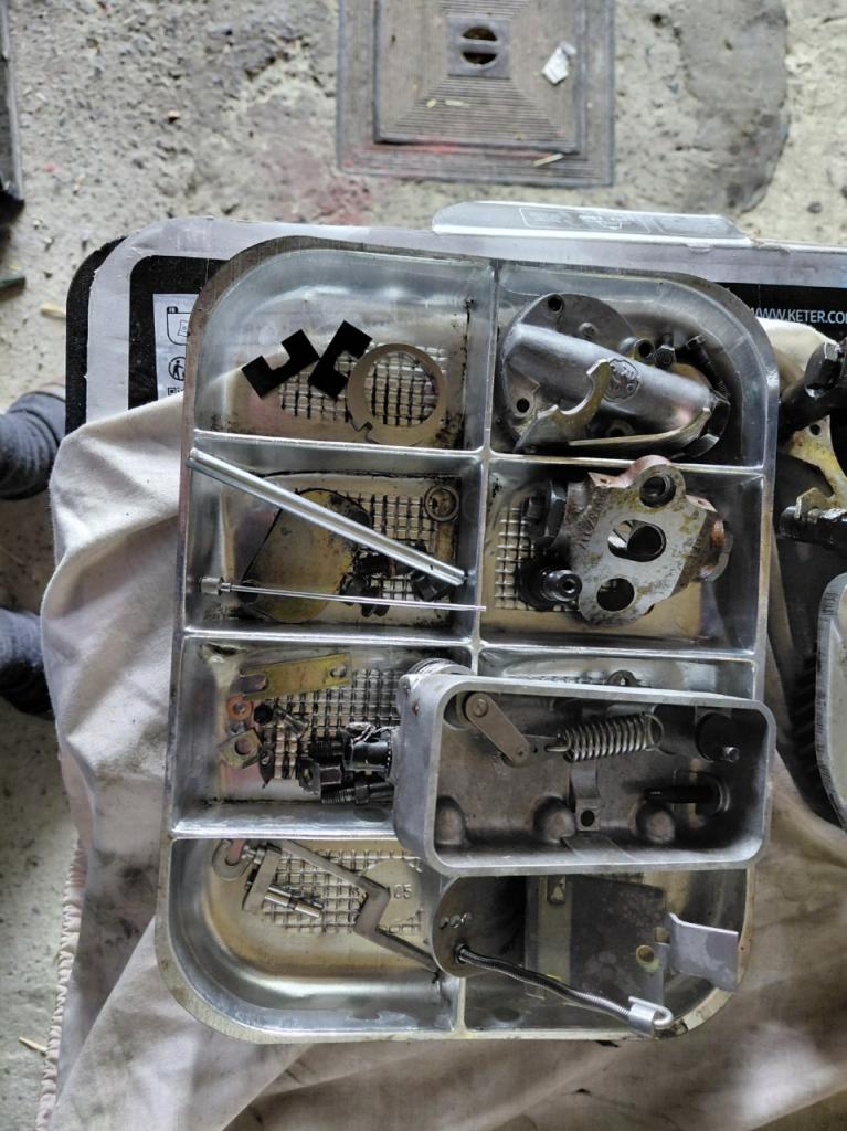 Moteur PEUGEOT 404 diesel LesAnciennes.com