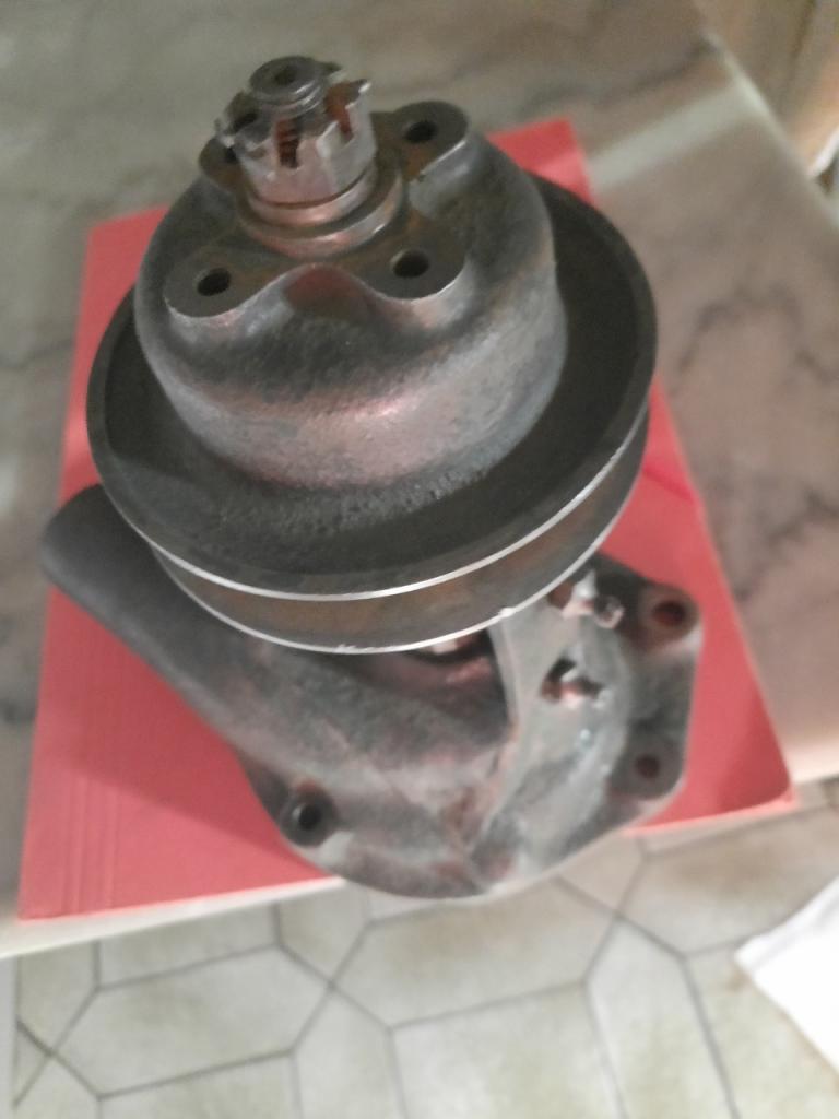 Pompe à eau CITROEN Traction 11 B LesAnciennes.com