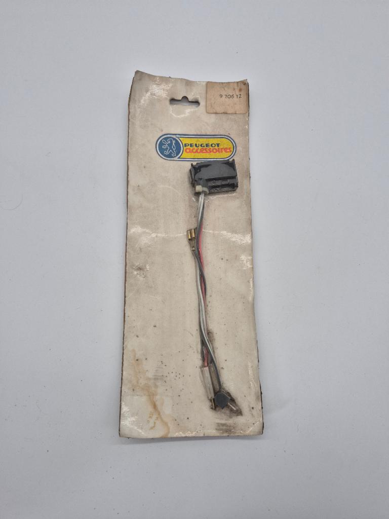 Faisceau Autoradio PEUGEOT anciennes LesAnciennes.com