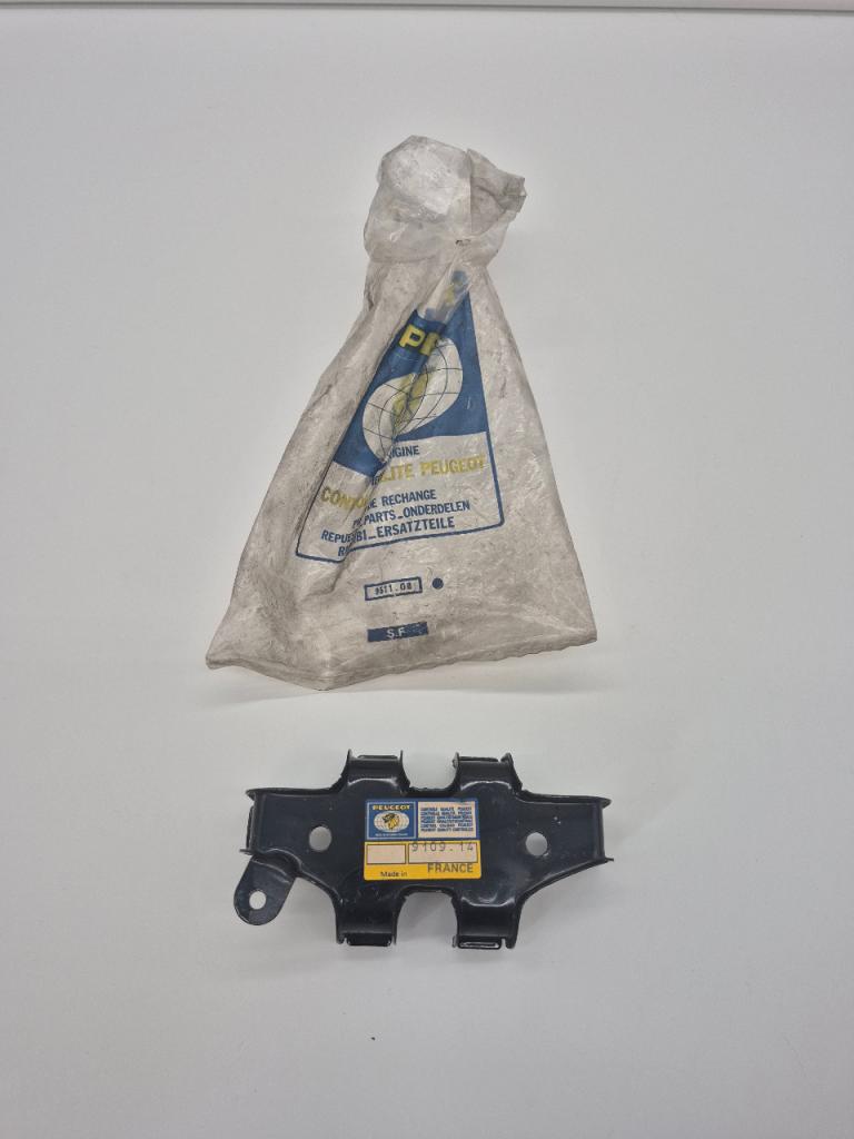 Etrier Poignée Porte PEUGEOT 305 LesAnciennes.com