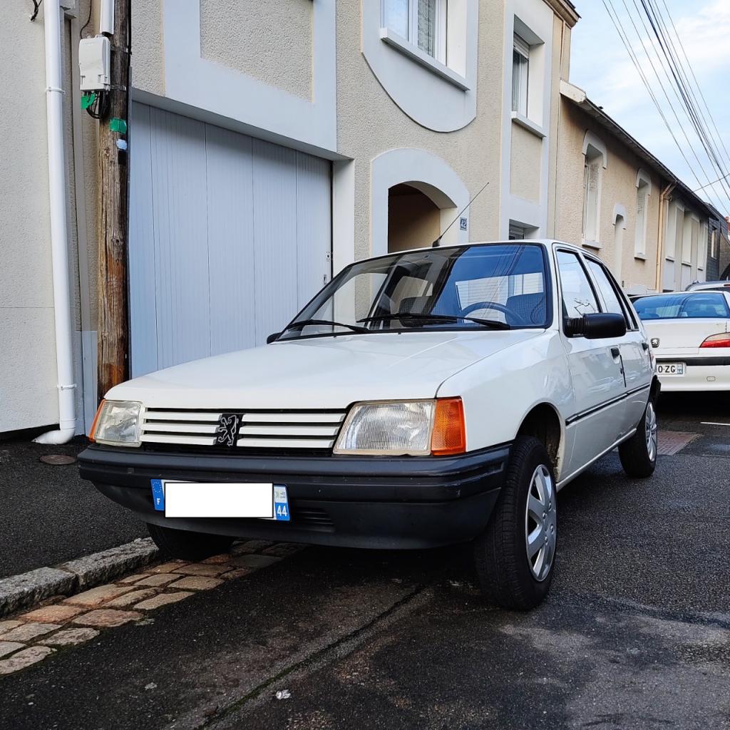 PEUGEOT 205 GR - 1989 LesAnciennes.com
