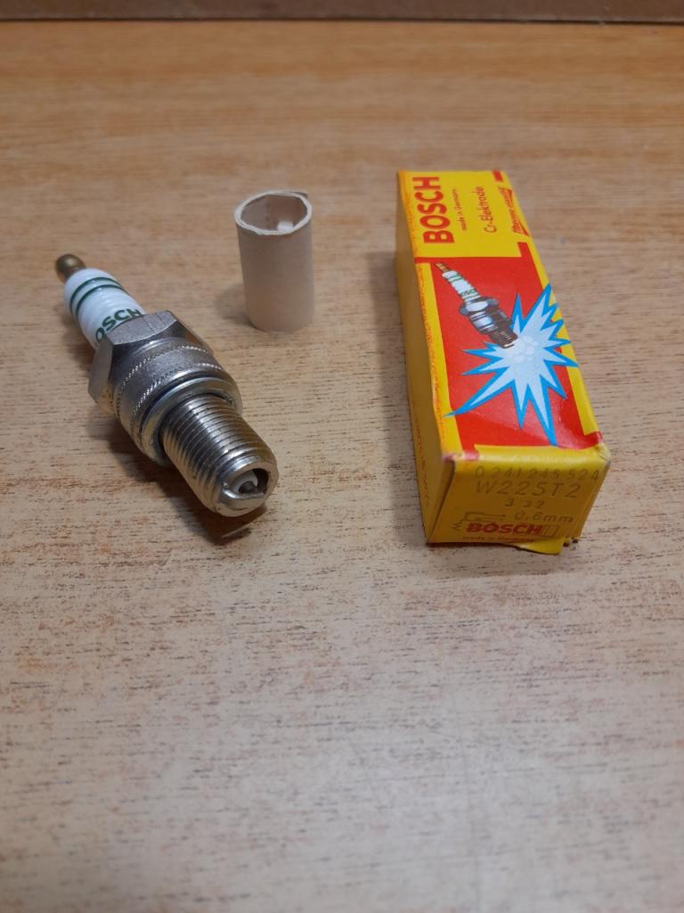 Bougie lotus Europa S2 BOSCH W225T2 LesAnciennes.com