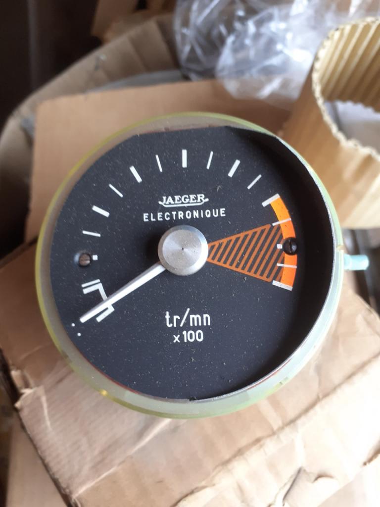 Compte-tours SIMCA 1501 LesAnciennes.com