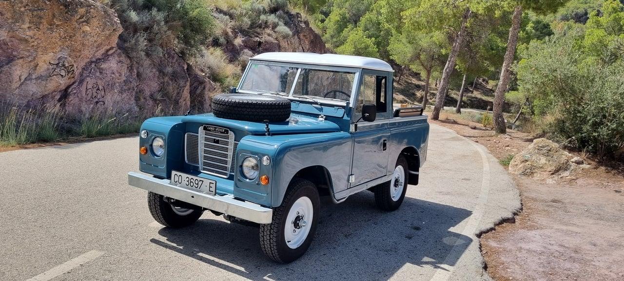 1976 Land Rover Santana Series III 88in Especial LesAnciennes.com