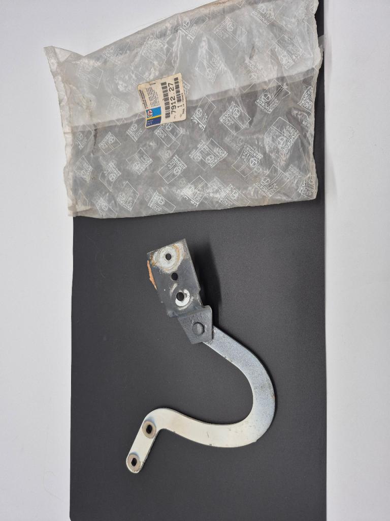 Charniere Capot G PEUGEOT 309 LesAnciennes.com