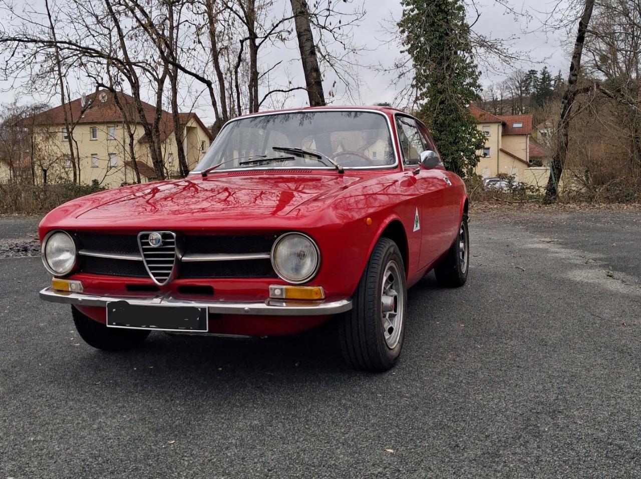 ALFA ROMEO Giulia GT 1300 - 1973 LesAnciennes.com
