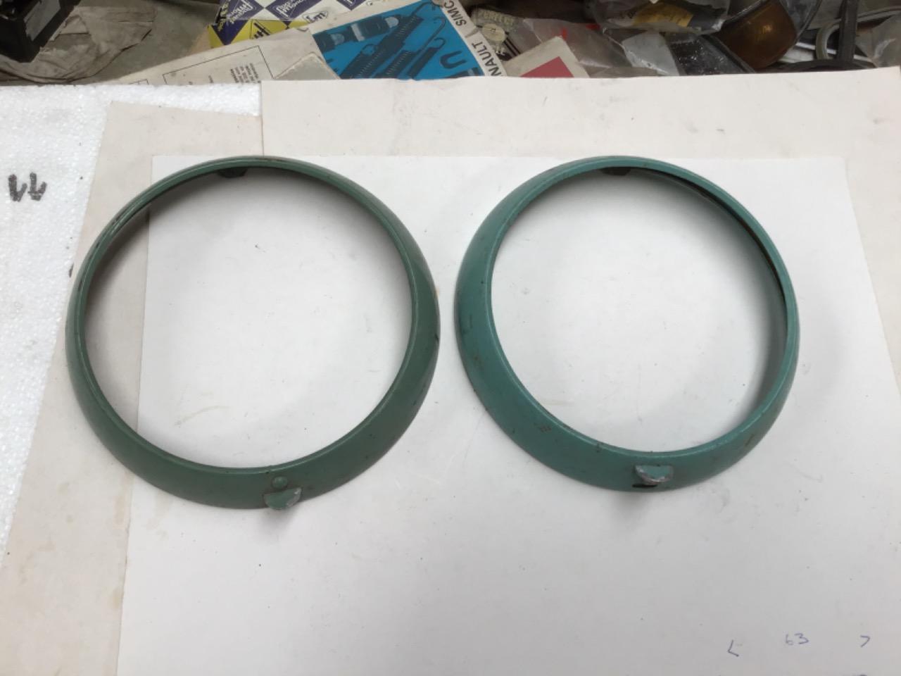 ENJOLIVEURS DE PHARES RENAULT 4CV LesAnciennes.com