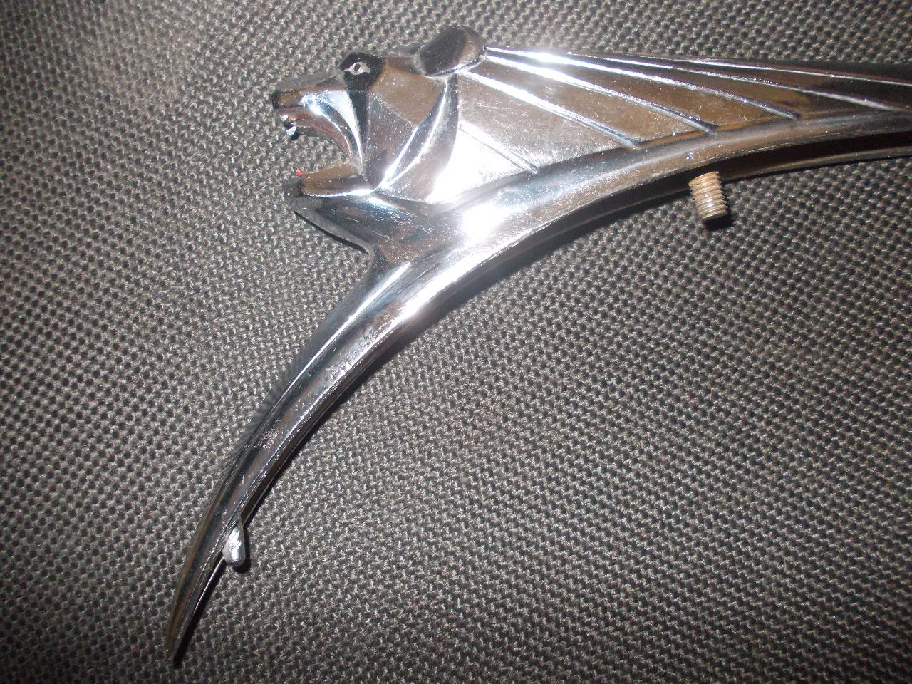 Lion de capot PEUGEOT 203 Berline LesAnciennes.com