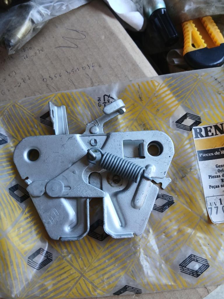 Gache RENAULT Clio LesAnciennes.com