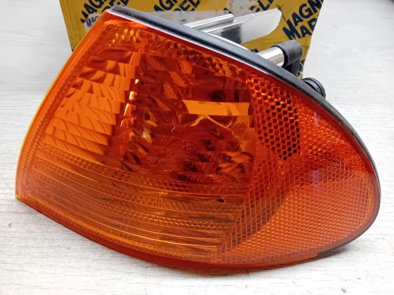 LLC842 FEU CLIGNOTANT AVANT GAUCHE BMW 320 E46 LesAnciennes.com