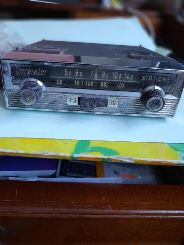 AUTO-RADIO IMPERATOR 6 VOLTS RENAULT/CITROEN / LesAnciennes.com