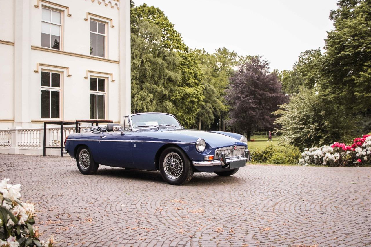 MG MGB 1.8 Roadster - 1970 LesAnciennes.com