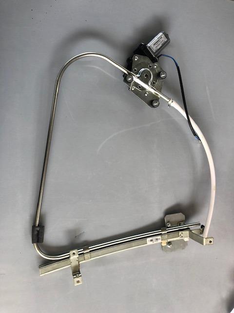 Lève-vitre gauche Maserati Biturbo Coupé LesAnciennes.com