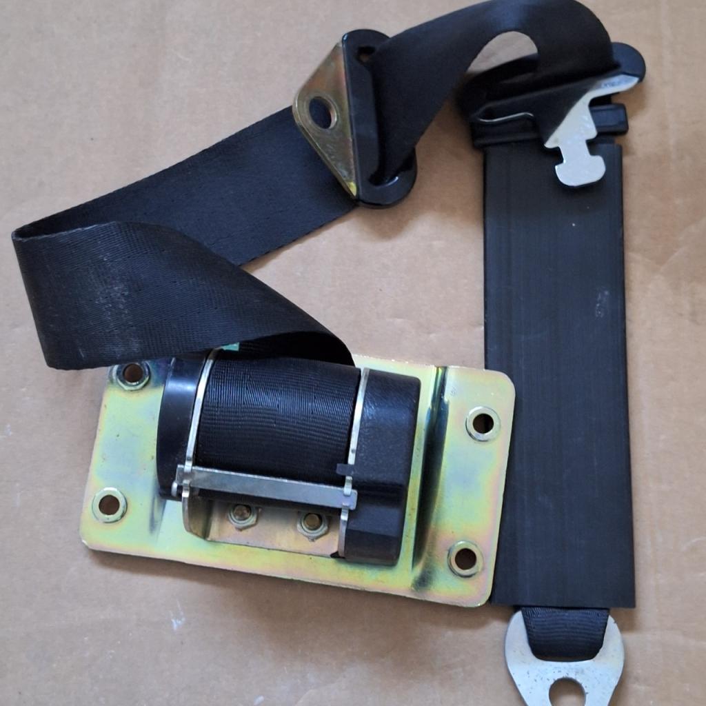 Ceinture PEUGEOT 404 LesAnciennes.com