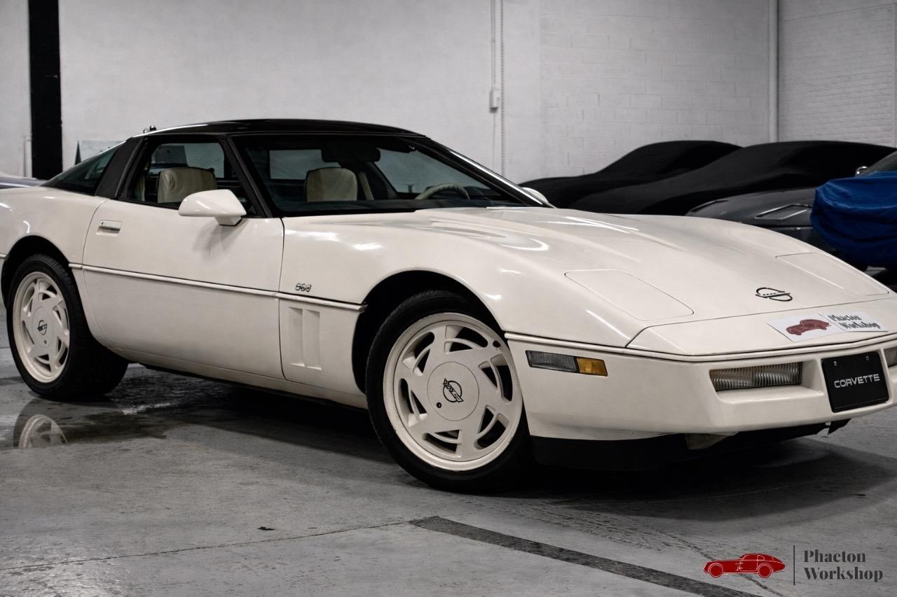 CHEVROLET Corvette C4 Triple White 35th - 1988 LesAnciennes.com