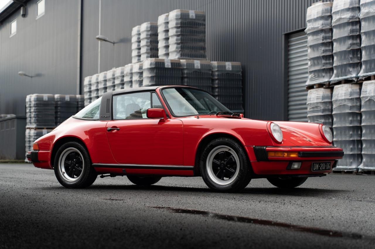 PORSCHE 911 Targa - 1984 LesAnciennes.com