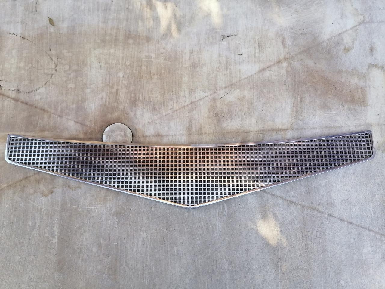 Grille de coffre accessoire RENAULT 8 (R8) LesAnciennes.com