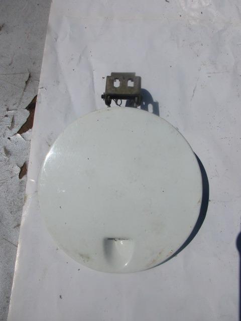 Trappe de remplissage de carburant Ferrari F40 LesAnciennes.com