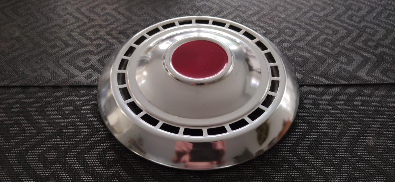 Enjoliveur SIMCA Aronde P60 LesAnciennes.com