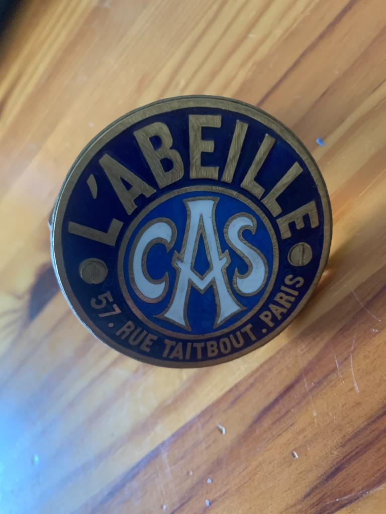 Badge L'ABEILLE CAS Paris LesAnciennes.com