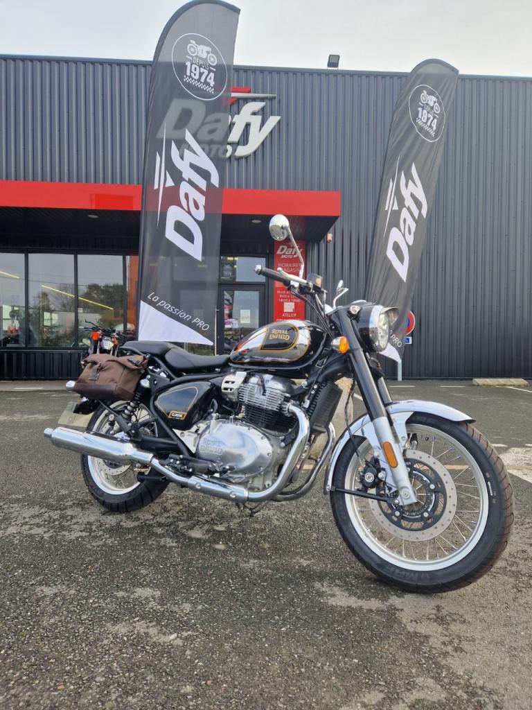 ROYAL ENFIELD 650 CLASSIC BLACK CHROME LesAnciennes.com