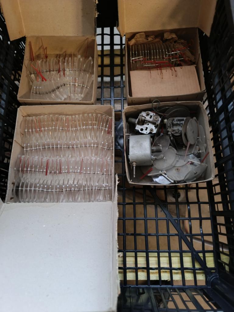 Panhard piéçe compteur LesAnciennes.com