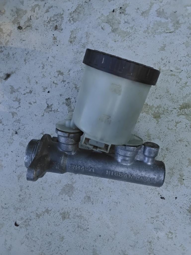 Maitre cylindre frein NISSAN Mazda LesAnciennes.com