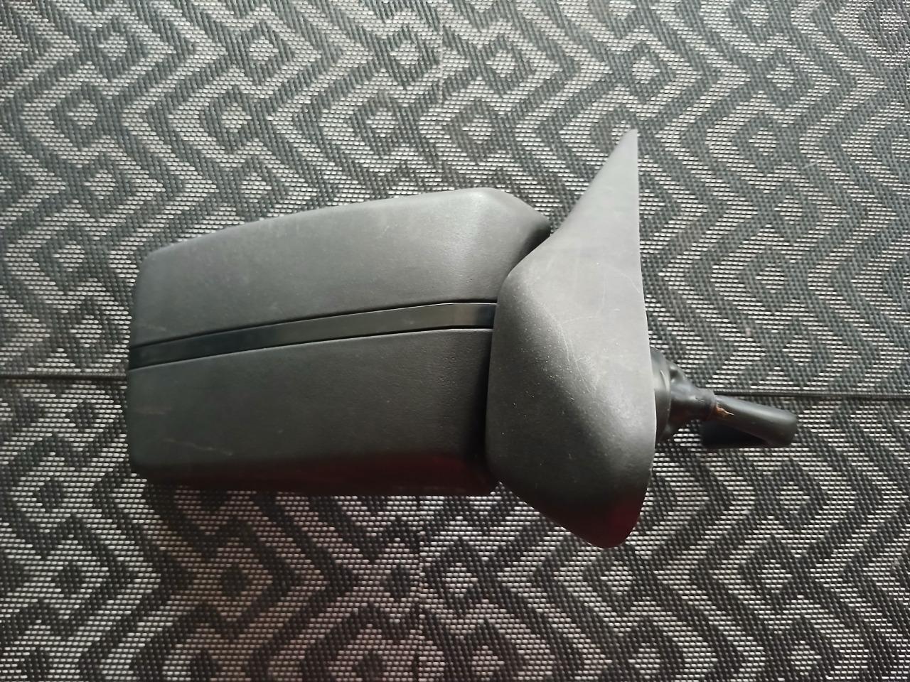 Rétroviseur droit PEUGEOT 205 série 1 LesAnciennes.com