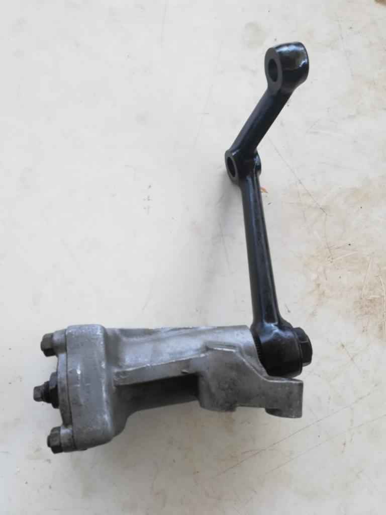 Boitier de renvoi de direction Maserati Mistral LesAnciennes.com