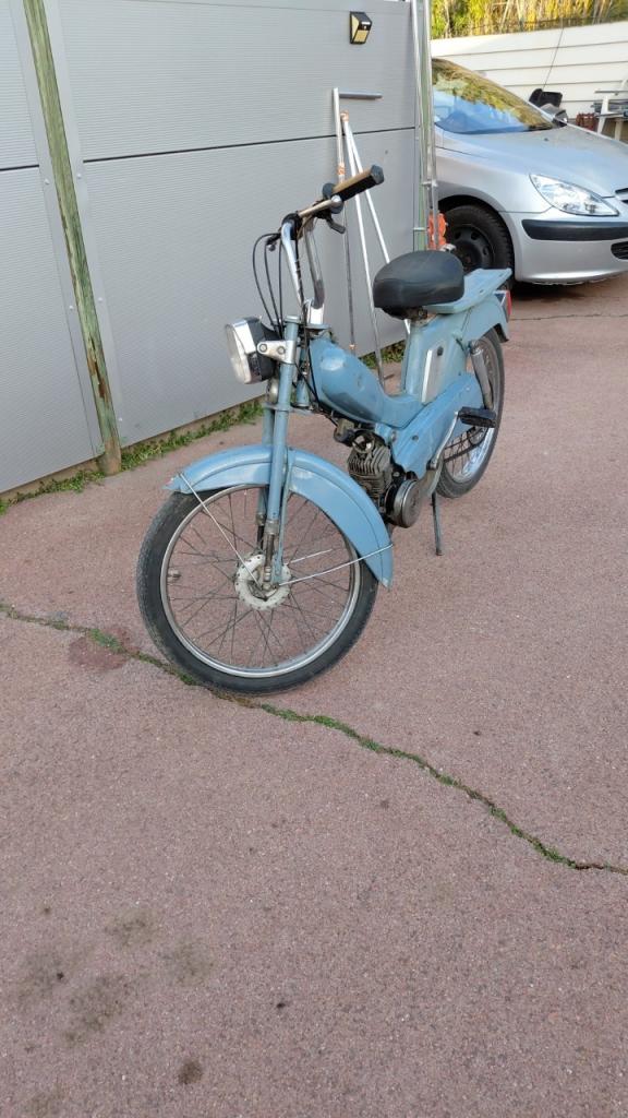 Mobylette motobécane av 89 LesAnciennes.com