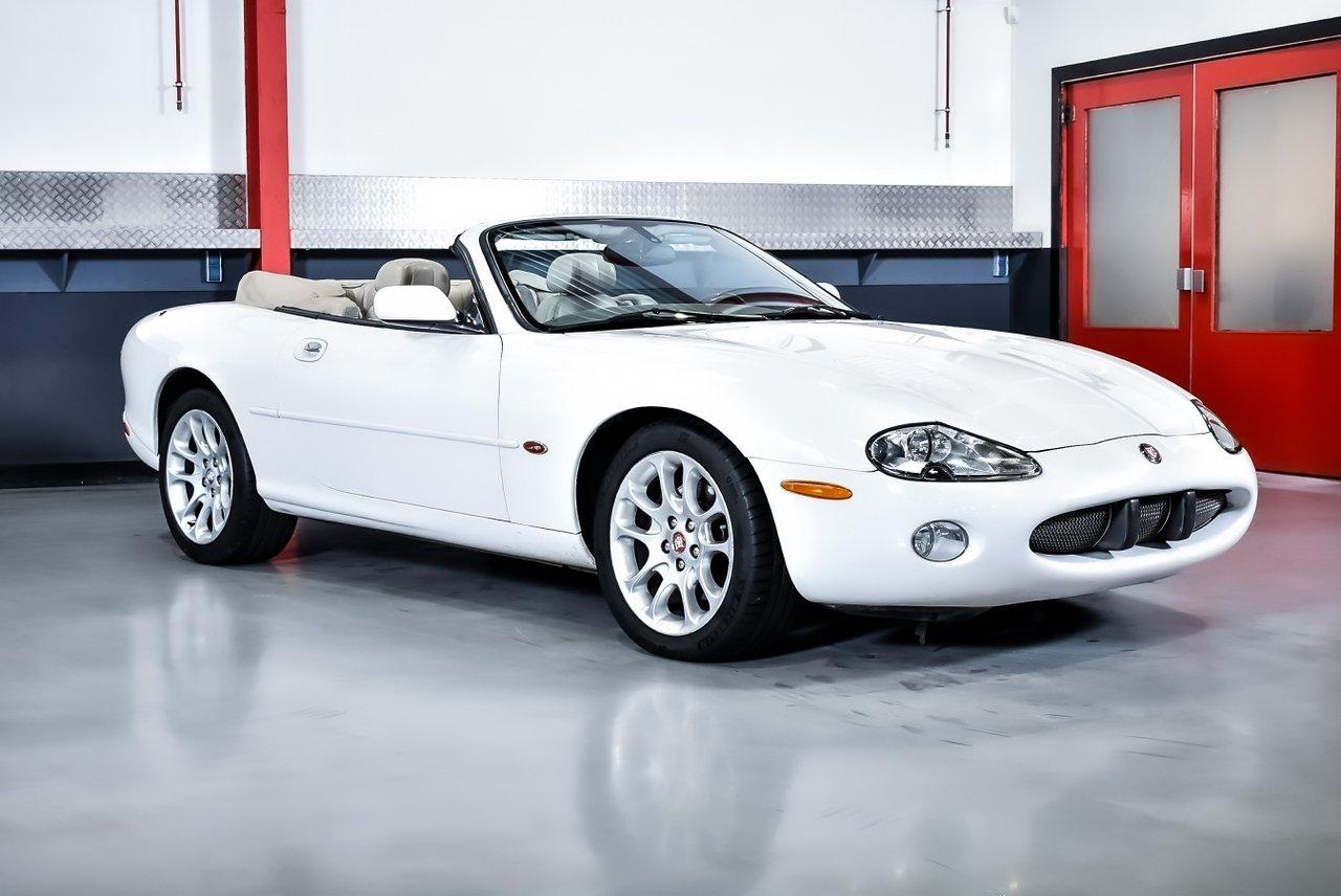 2001 Jaguar XKR Convertible 4,0L V8 LesAnciennes.com
