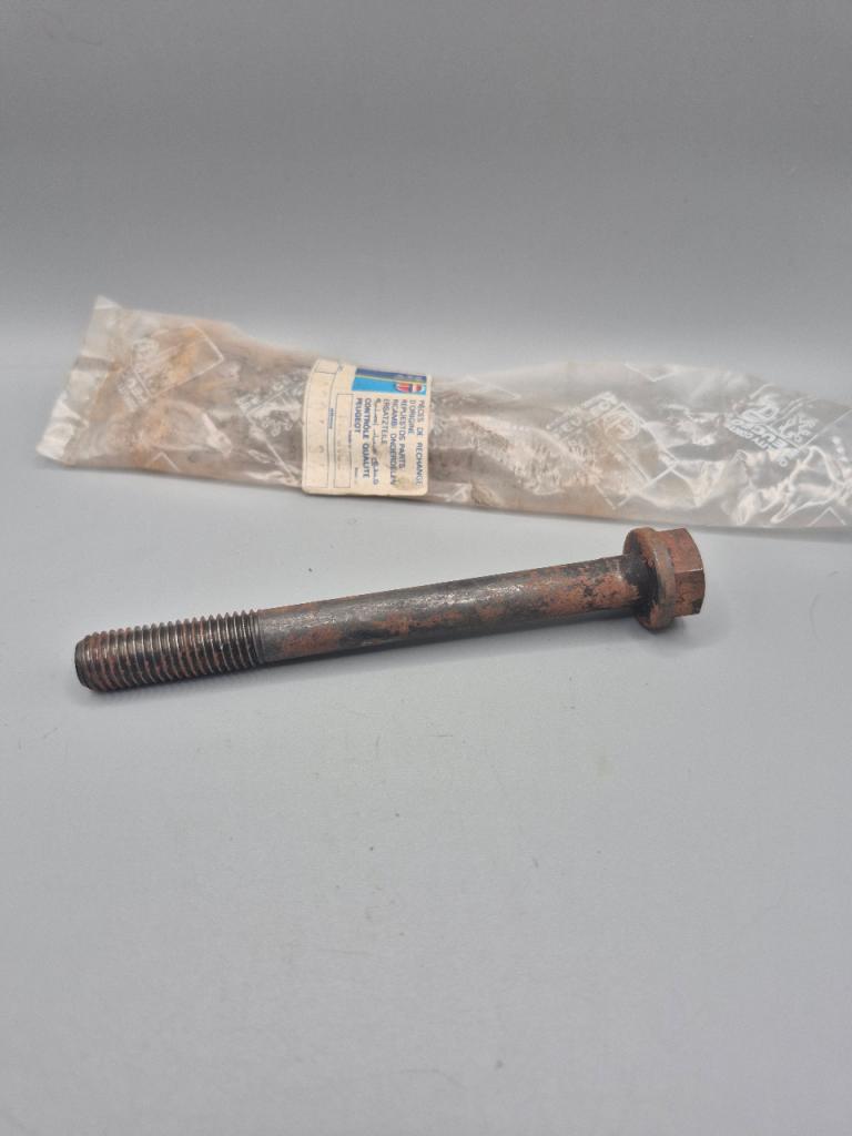 Vis de culasse PEUGEOT 604 LesAnciennes.com