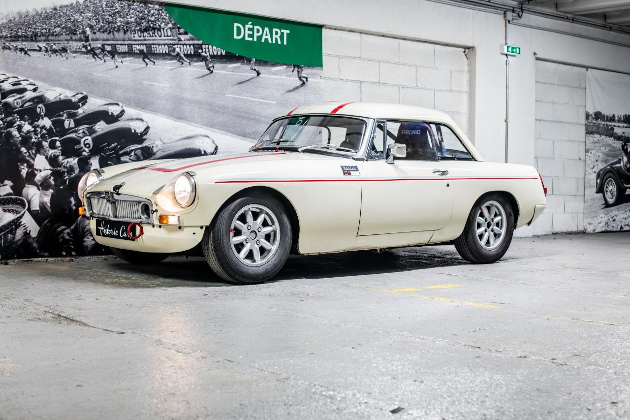 MG MGB - 1964 LesAnciennes.com