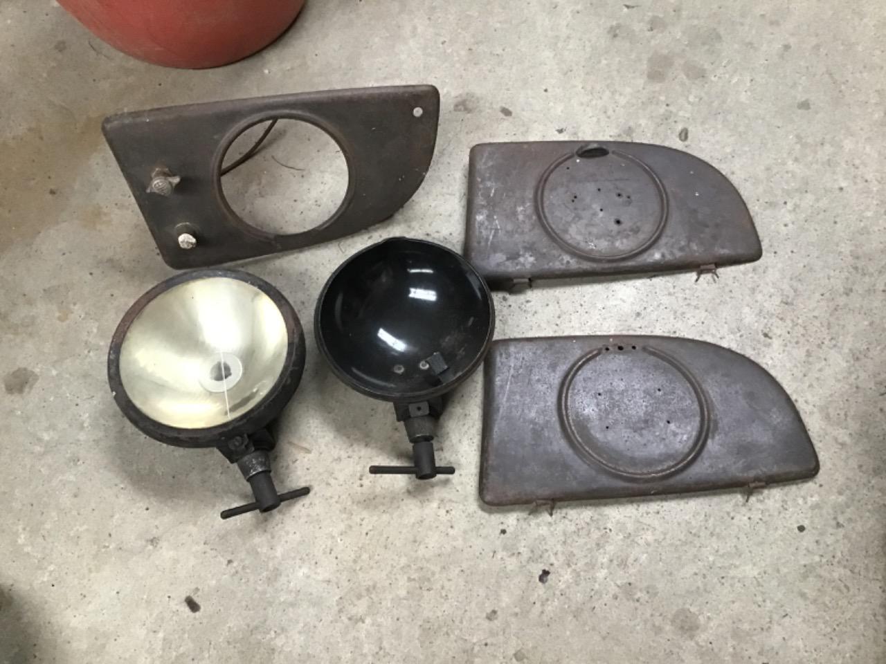 PHARES TRAPPE BOÎTE A GANTS PEUGEOT 202 LesAnciennes.com