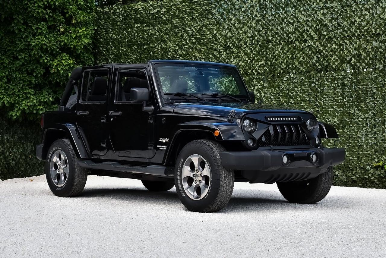 2016 Jeep Wrangler Sahara SUV 220CI V6 LesAnciennes.com