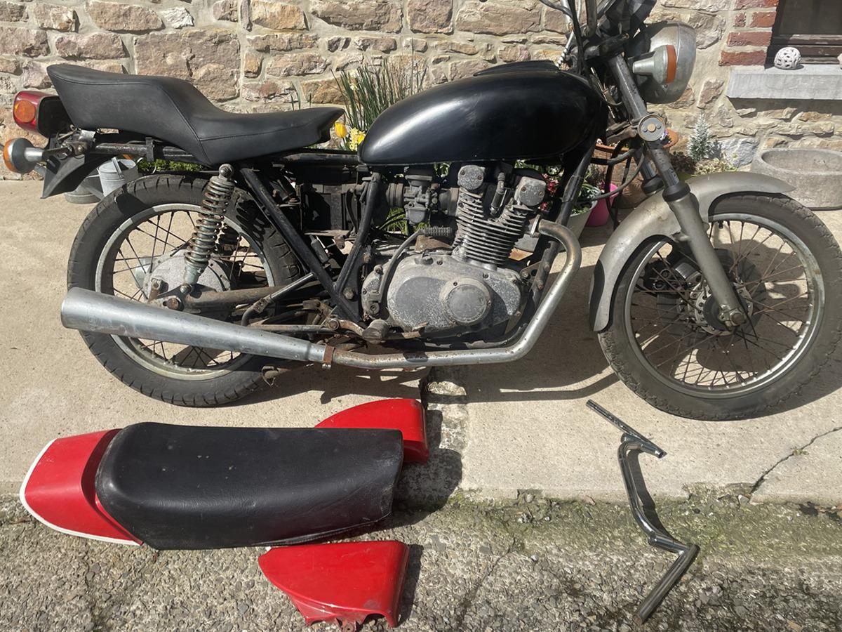 SUZUKI GS 400 - 1976 LesAnciennes.com
